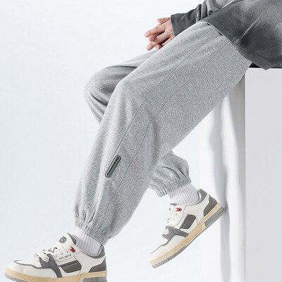 Korejske modne trenirke za trčanje Muške nove jesenske svijetlosive vrećaste hlače širokih nogavica Ulična odjeća Muške ležerne hlače s kravatom Muške