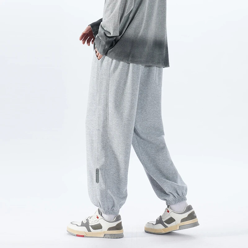 Korejske modne trenirke za trčanje Muške nove jesenske svijetlosive vrećaste hlače širokih nogavica Ulična odjeća Muške ležerne hlače s kravatom Muške