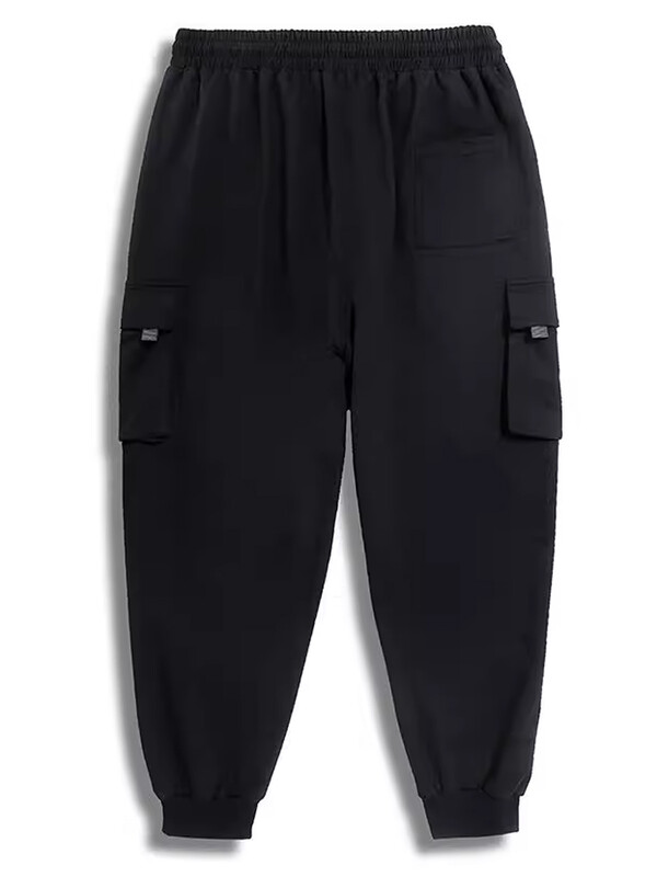 Veliki, široki muški kombinezoni dodaju dodatnu težinu kako bi trenirka bila udobnija i vezala se uz ležerne hlače