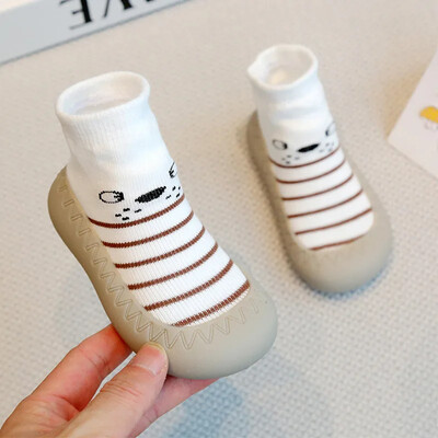 Mazu bērnu meiteņu pirmais staigātājs rudens ziemas bērnu mīkstās gumijas iekštelpu āra apavi Bērnu zēniem meitenēm multfilmu zeķu kurpes