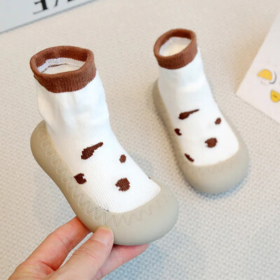 Mazu bērnu meiteņu pirmais staigātājs rudens ziemas bērnu mīkstās gumijas iekštelpu āra apavi Bērnu zēniem meitenēm multfilmu zeķu kurpes