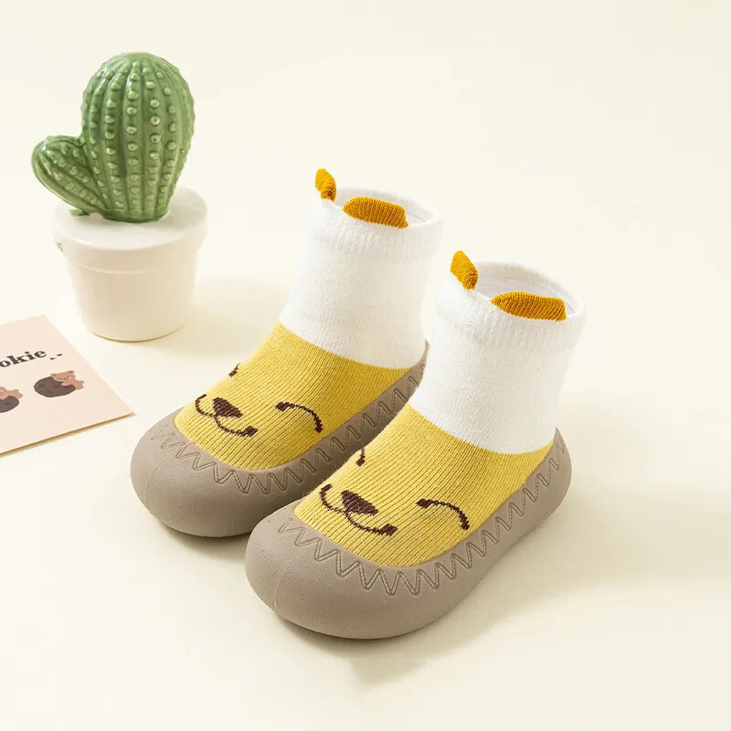 Mazu bērnu meiteņu pirmais staigātājs rudens ziemas bērnu mīkstās gumijas iekštelpu āra apavi Bērnu zēniem meitenēm multfilmu zeķu kurpes