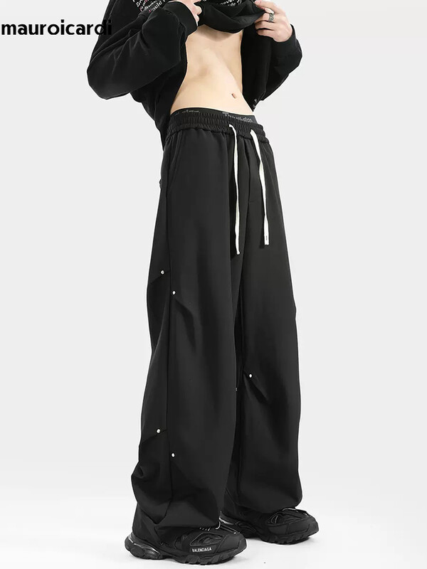 Mauroicardi tavaszi őszi hosszú, laza, alkalmi táskás, folyékony puha fekete széles szárú férfi nadrág húzózsinórral, magas derekú ruházat 2024