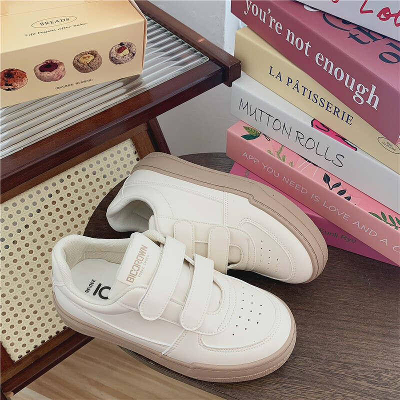 Rudens ādas skolas baltās kurpes sievietēm 2023. gada jaunas audekla kurpes ar Velcro, modernas Honkongas Harajuku stila kurpes, slinkās kurpes