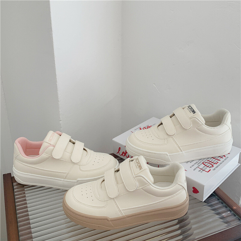 Rudens ādas skolas baltās kurpes sievietēm 2023. gada jaunas audekla kurpes ar Velcro, modernas Honkongas Harajuku stila kurpes, slinkās kurpes