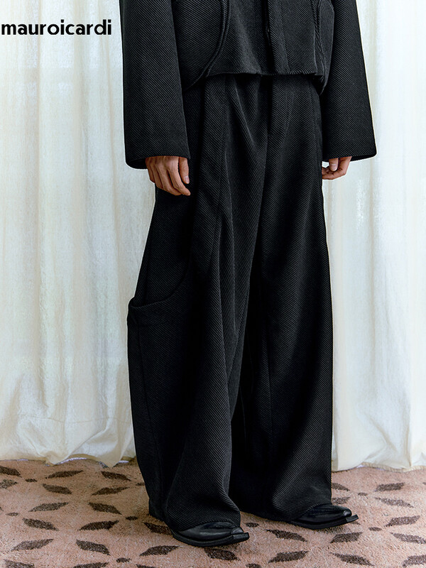 Mauroicardi Jarné jesenné štýlové elegantné dlhé voľné ležérne vrecovité čierne nohavice so širokými nohavicami pre mužov, luxusné dizajnérske emo oblečenie 2024