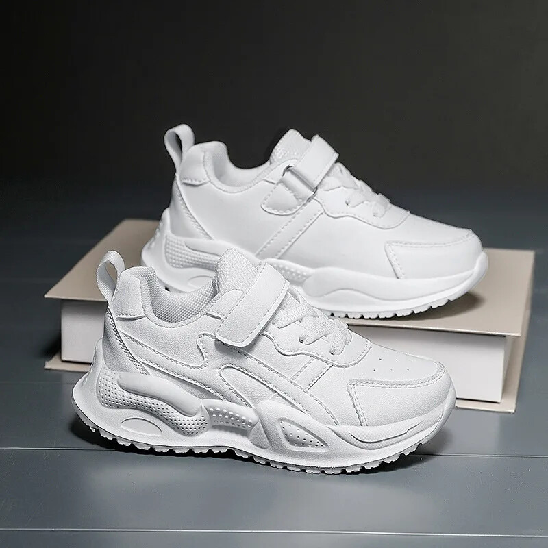 Valged vabaajajalatsid poistele, lapsed, hingavad Eva Sole suvekoolijalatsid õpilastele, lapsed