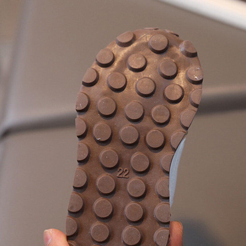 Mode Bērnu apavi četras sezonas jaunas bērnu kedas plakanas mazulis Sporta apavi zēniem neslīdoši skriešanas apavi meitenēm ikdienas kedas