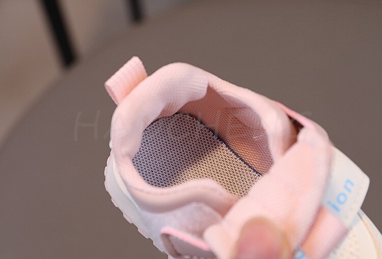 Mala djeca Dječji modni dizajn Cipele za hodanje Tenisice Bijele neklizajuće cipele za slobodno vrijeme Dječaci Djevojčice Prozračne vanjske cipele