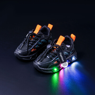 Nové LED detské svietiace topánky Detské svietiace tenisky Chlapci Dievčenské osvetlené bežecké topánky Detské priedušné sieťované tenisky