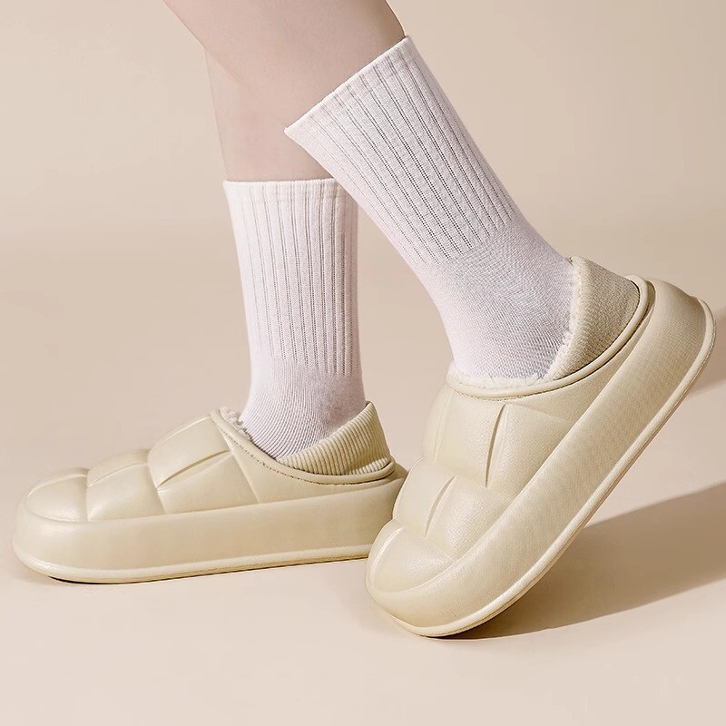 Ūdensizturīgas kokvilnas čības rudens un ziemas valkāšanai ar biezu samta zoli siltumam un aizsardzībai, piemērotas pāriem