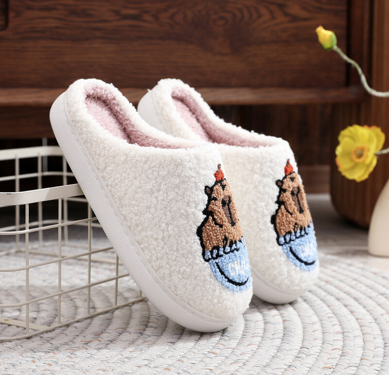 Ziemas mājas mājas jaukas kapibaras kokvilnas čības iekštelpās un ārā ar biezu zoli neslīdošas kokvilnas čības