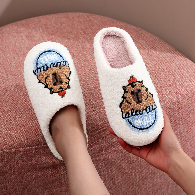 Ziemas mājas mājas jaukas kapibaras kokvilnas čības iekštelpās un ārā ar biezu zoli neslīdošas kokvilnas čības