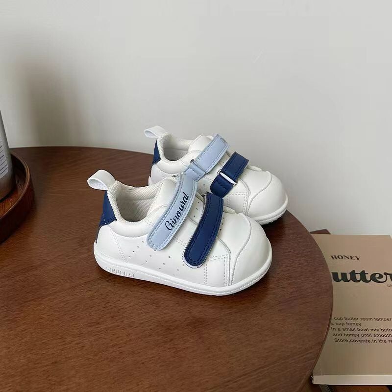 Jauni zīdaiņu apavi zēniem 0–5 gadiem. Ādas apavi bērniem basām kājām, mīksta zole, āra bērnu teniss, modes meiteņu kedas