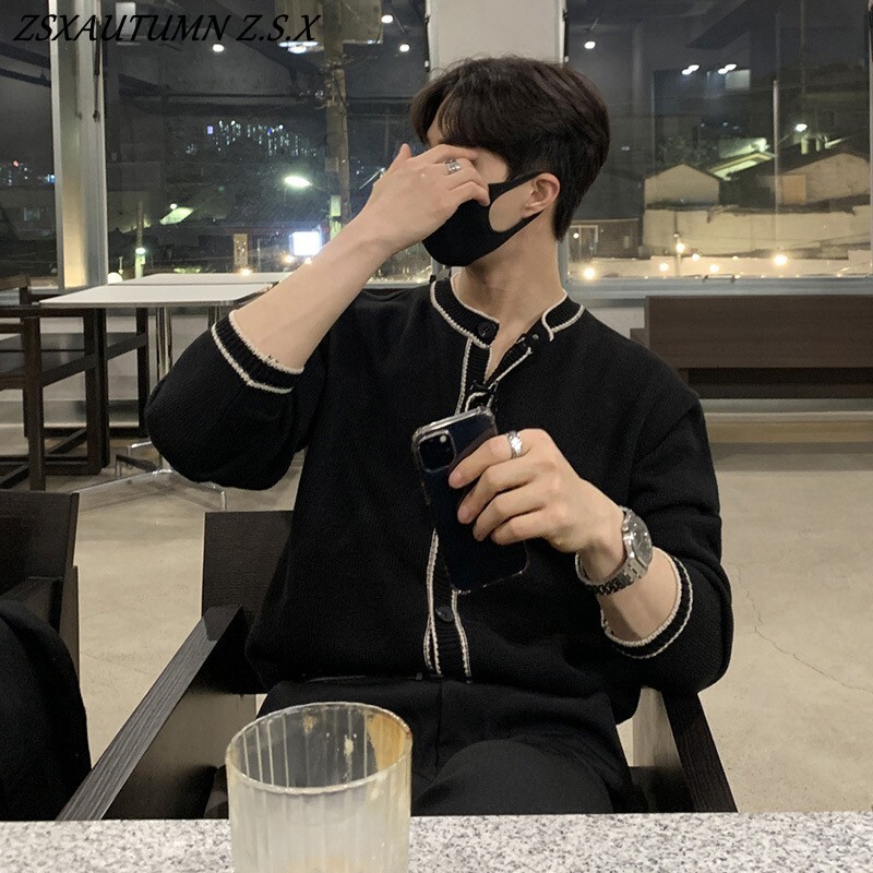 2024 m. vyriškas prabangus megztas megztinis, vienspalvis megztinis ilgomis rankovėmis, laisvalaikio gatvių apranga, raižytos sagos žemyn ant kaklo Vintažinis paltas