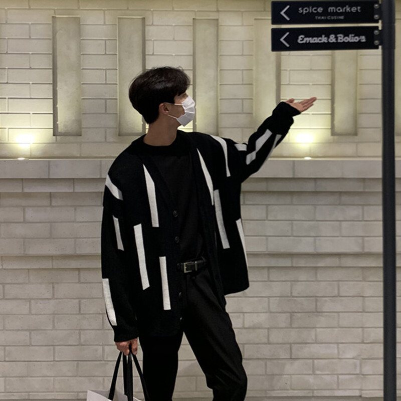 Rudens apģērbs Vīriešu gaišs luksusa trikotāžas pogām jaciņa Džemperis ar garām piedurknēm Ielu apģērbi raibs mētelis Modes trikotāža