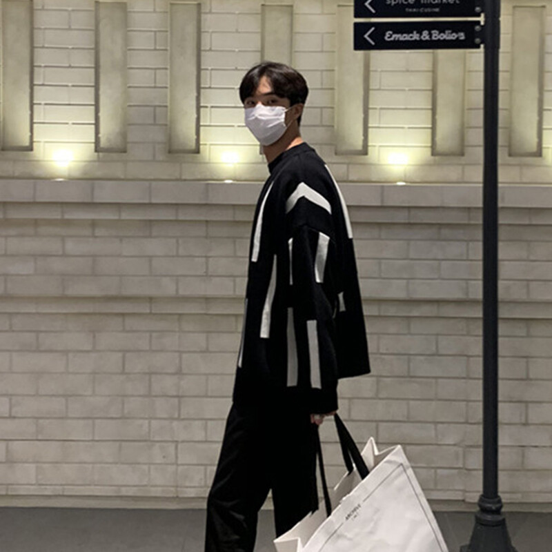 Rudens apģērbs Vīriešu gaišs luksusa trikotāžas pogām jaciņa Džemperis ar garām piedurknēm Ielu apģērbi raibs mētelis Modes trikotāža