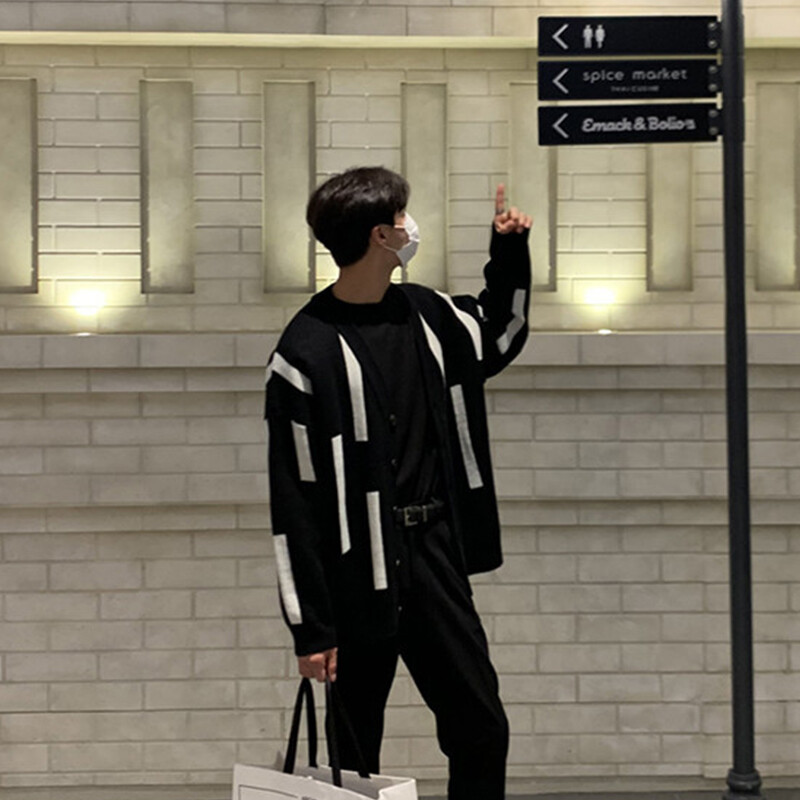 Rudens apģērbs Vīriešu gaišs luksusa trikotāžas pogām jaciņa Džemperis ar garām piedurknēm Ielu apģērbi raibs mētelis Modes trikotāža