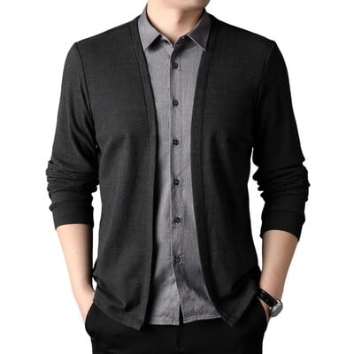 Elastický pánsky pletený kabát s falošným dvojdielnym kardiganom, úzkym strihom a jednofarebným štýlom na jeseň a ležérne oblečenie