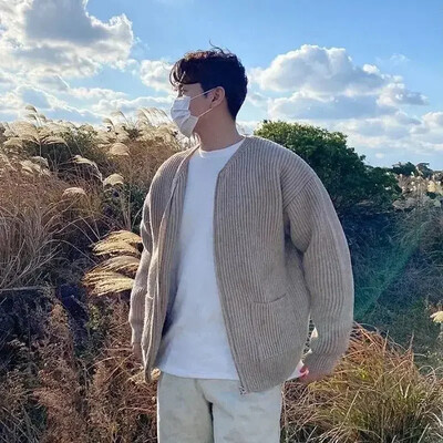 Îmbrăcăminte pentru bărbați negru cu fermoar Cardigan simplu Pulover din tricot pentru bărbați de culoare solidă cu fermoar Maletry cald coreeană 2024 toamnă casual primăvară A