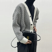 Rudens vīriešu luksusa trikotāžas, apdrukātas pogas jaciņa džemperis ar garām piedurknēm ikdienas ielas apģērbs brīvs, stilīgs brīvā laika trikotāža