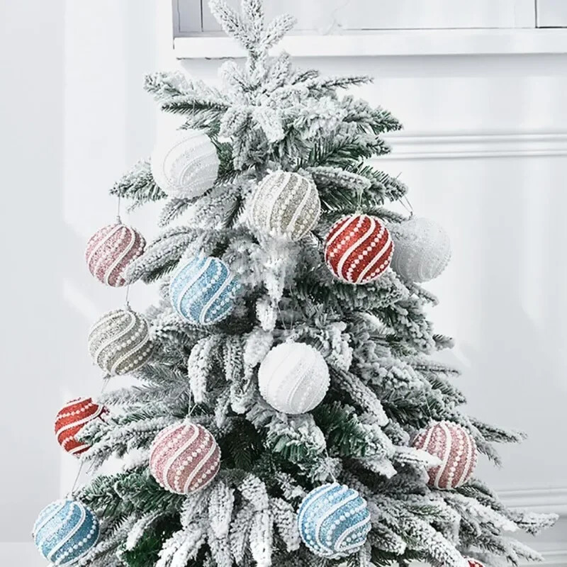 2024. gada jauni Ziemassvētku eglīšu bumbu rotājumi, 8 cm mini Ziemassvētku balles rotājumi, balti sarkani, neplīstoši iekarināmi eglītes dekori