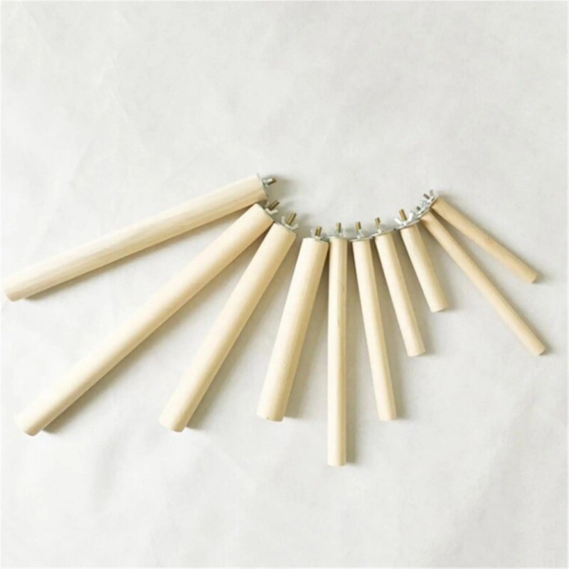 Stāvošs nūju koka krāsas rotaļlietu nūju statīvs 1 X putnu nagu slīpēšanas stienis putnu piederumi