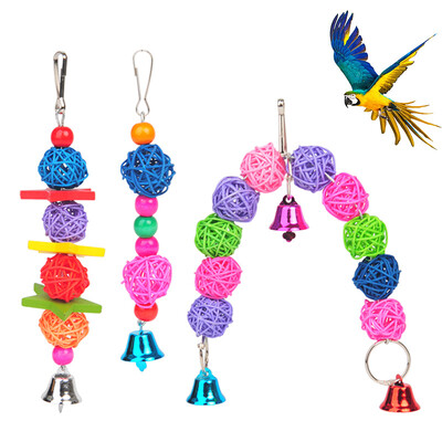 1PCS Parrot Bell Toy Многоцветни дървени мъниста Bird Toy Kit Parrot Cage Creative Swing Toys Цветни птици дъвчат Висяща камбанка