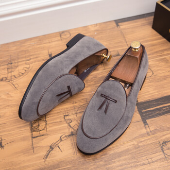 Loafers men Κορεάτικη εκδοχή της τάσης βρετανικά ανδρικά παπούτσια με κρόσσια σουέτ παπούτσια με γυαλόχαρτο και slip-on μικρά δερμάτινα παπούτσια