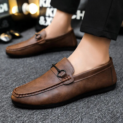 Mocasins Slip on Vīriešu dzīvokļi Modes vīriešu laivu apavi Vīriešu braukšanas apavi Hombre Augstas kvalitātes ādas apavi Vīriešu ikdienas apavi