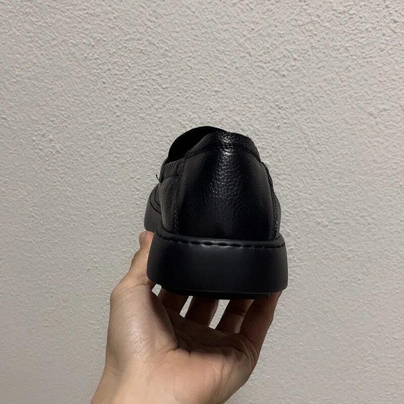 Melnas ikdienas ādas apavi vīriešiem 2024. gada jauna dizainera pavasara rudens spārni vīriešu modes, grezni vīriešu kleitu apavi