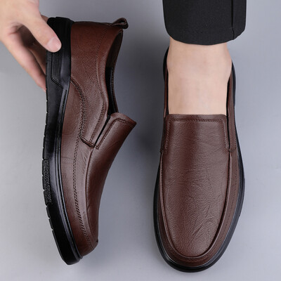 Valódi bőr férfi cipők Kézzel készített férfi naplopók Slip on Business Casual cipők Klasszikus puha bőr meghajtó cipők kényelmes férfi lapos