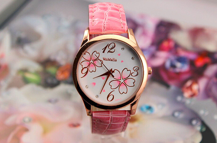 Tiešās pārdošanas sieviešu jostas piecu lapu āboliņa kvarca pulkstenis studentu modes pulksteņu sieviešu modelis