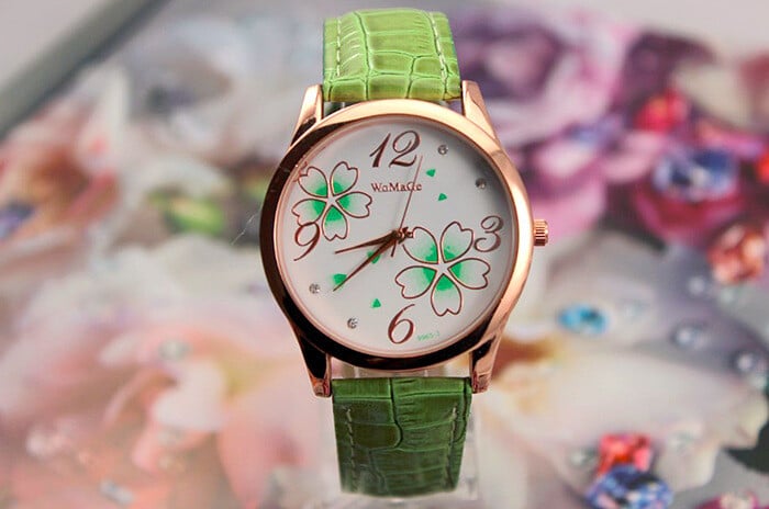 Tiešās pārdošanas sieviešu jostas piecu lapu āboliņa kvarca pulkstenis studentu modes pulksteņu sieviešu modelis