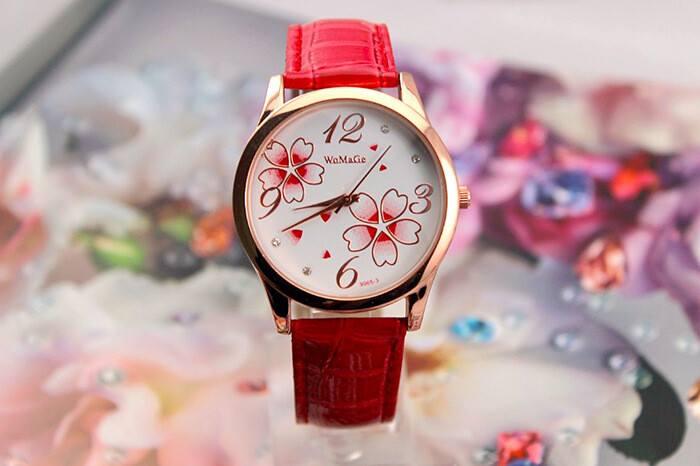 Direct sales women`s belt five-leaf clover quartz watch student fashion watch women`s model