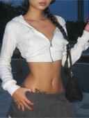 Y2K mini crop top Vintage Basic Zip Up, balts, apgriezts kapuci 2000. gadu modes lielas kabatas priekšpusē ar kapuci garām piedurknēm.