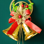 2023. aasta jõulukaunistused Rippuvad jõulupuu kaunistused Topeltkellade stseenide paigutus Poeaken Piduliku atmosfääri kaubad