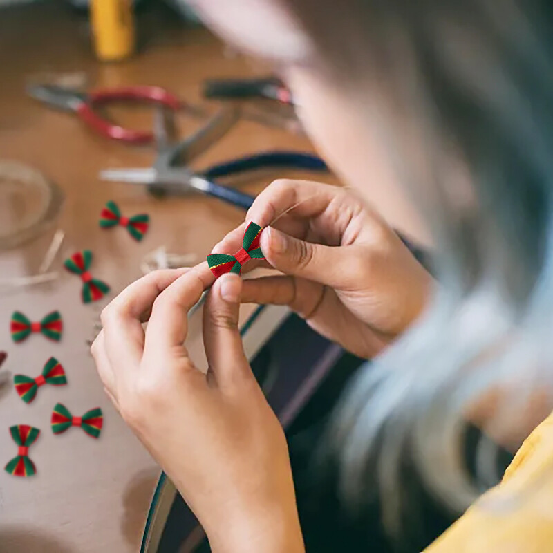 30gab 4cm Ziemassvētku loki Ziemassvētku piekaramie rotājumi zaļi sarkani bantīti Ziemassvētku eglīšu rotājumi Jaunais gads 2024 Navidad dekors