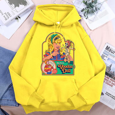 Dámska mikina s kapucňou s potlačou prvej voodoo bábiky The Girl's First Voodoo Doll, kreslené vintage mikiny, trendy priedušné mikiny, ideálne topy