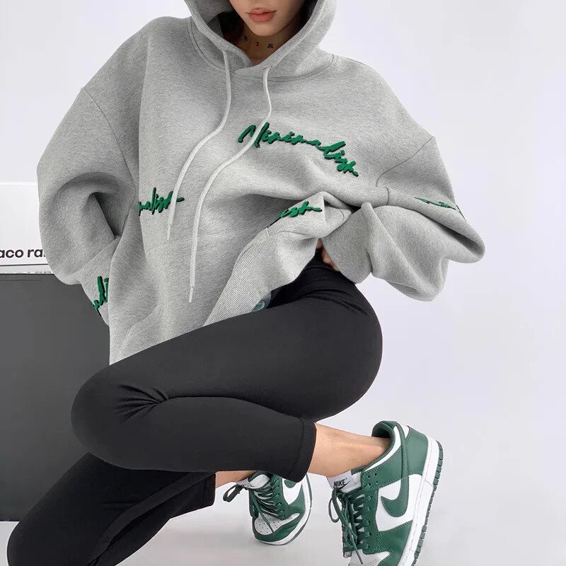 2023. gada jauns viegls, ar flīsu oderētu piena zīda kompozītmateriālu džemperis, pilns gabals, izšūts rudens/ziemas džemperis ar kapuci