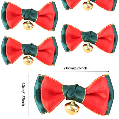 Pakiranje poklon kutije s crvenim i zelenim ukrasima za božićne zabave