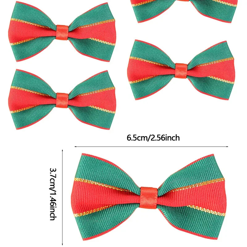 Pakiranje poklon kutije s crvenim i zelenim ukrasima za božićne zabave