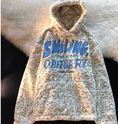 Téli kiváló minőségű új termék Leopard Lady kapucnis női pulóver Koreai Harajuku nyomtatott betűk Alkalmi szőrös pulóver női