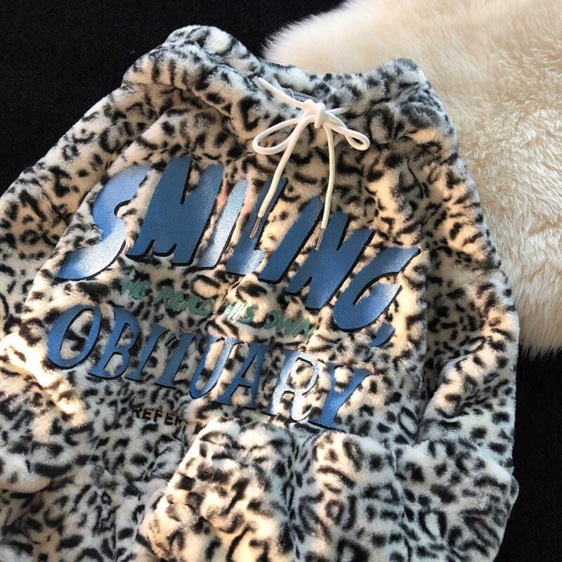 Téli kiváló minőségű új termék Leopard Lady kapucnis női pulóver Koreai Harajuku nyomtatott betűk Alkalmi szőrös pulóver női