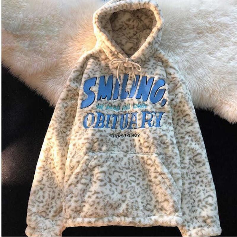 Téli kiváló minőségű új termék Leopard Lady kapucnis női pulóver Koreai Harajuku nyomtatott betűk Alkalmi szőrös pulóver női