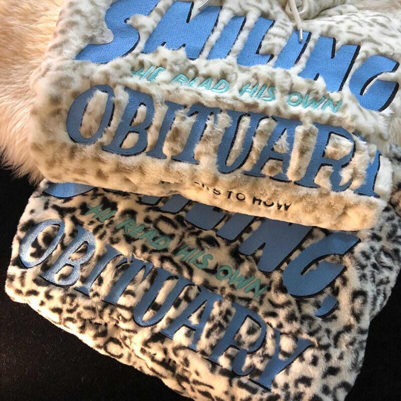 Téli kiváló minőségű új termék Leopard Lady kapucnis női pulóver Koreai Harajuku nyomtatott betűk Alkalmi szőrös pulóver női