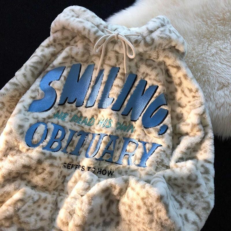 Téli kiváló minőségű új termék Leopard Lady kapucnis női pulóver Koreai Harajuku nyomtatott betűk Alkalmi szőrös pulóver női