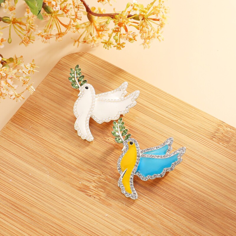 Luxus ékszerek 4 színű békegalamb bross tű Fehér Dove női bross Ukrajna strassz zománctű Ajándék neki