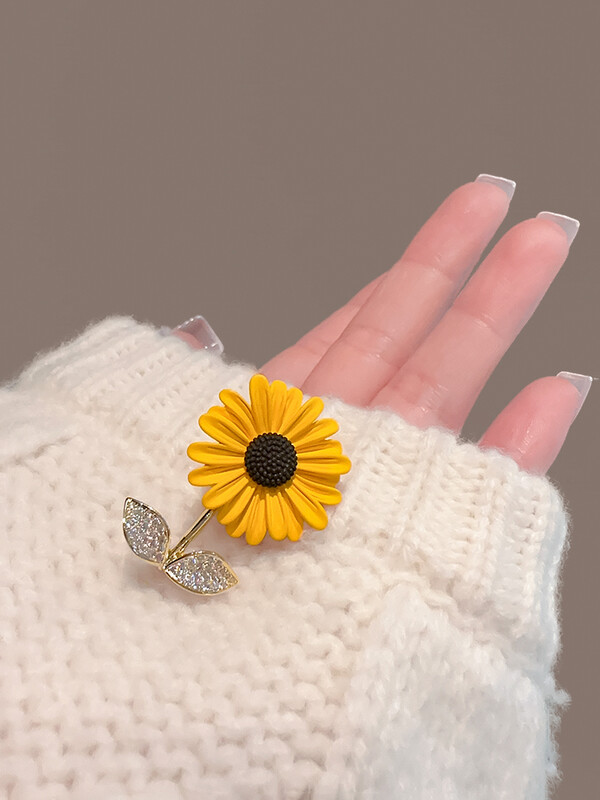 Modernas saulespuķu metāla piespraudes Izsmalcinātas kalnu kristāla lapu atloka piespraudes sievietēm, apģērbi, tērpi, nozīmītes, rotaslietas, aksesuāri, dāvana