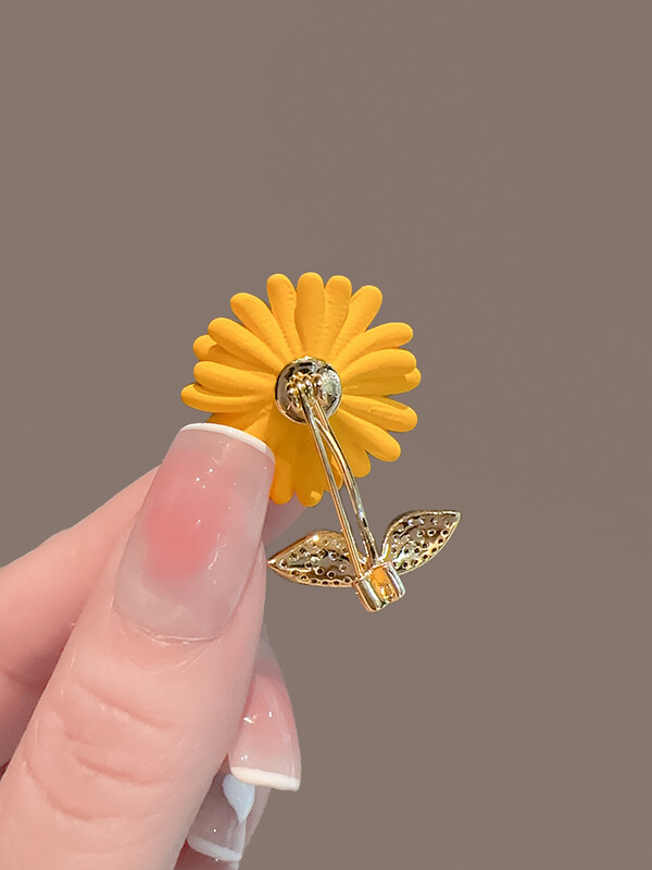 Modernas saulespuķu metāla piespraudes Izsmalcinātas kalnu kristāla lapu atloka piespraudes sievietēm, apģērbi, tērpi, nozīmītes, rotaslietas, aksesuāri, dāvana